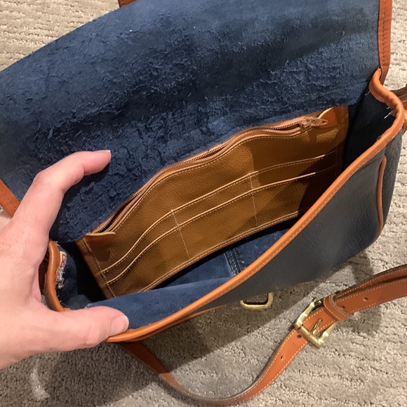 Vintage Dooney And Bourke All Weather Saddle Crossbody Navy Pebbled Leather Bag - Picture 10 of 12
